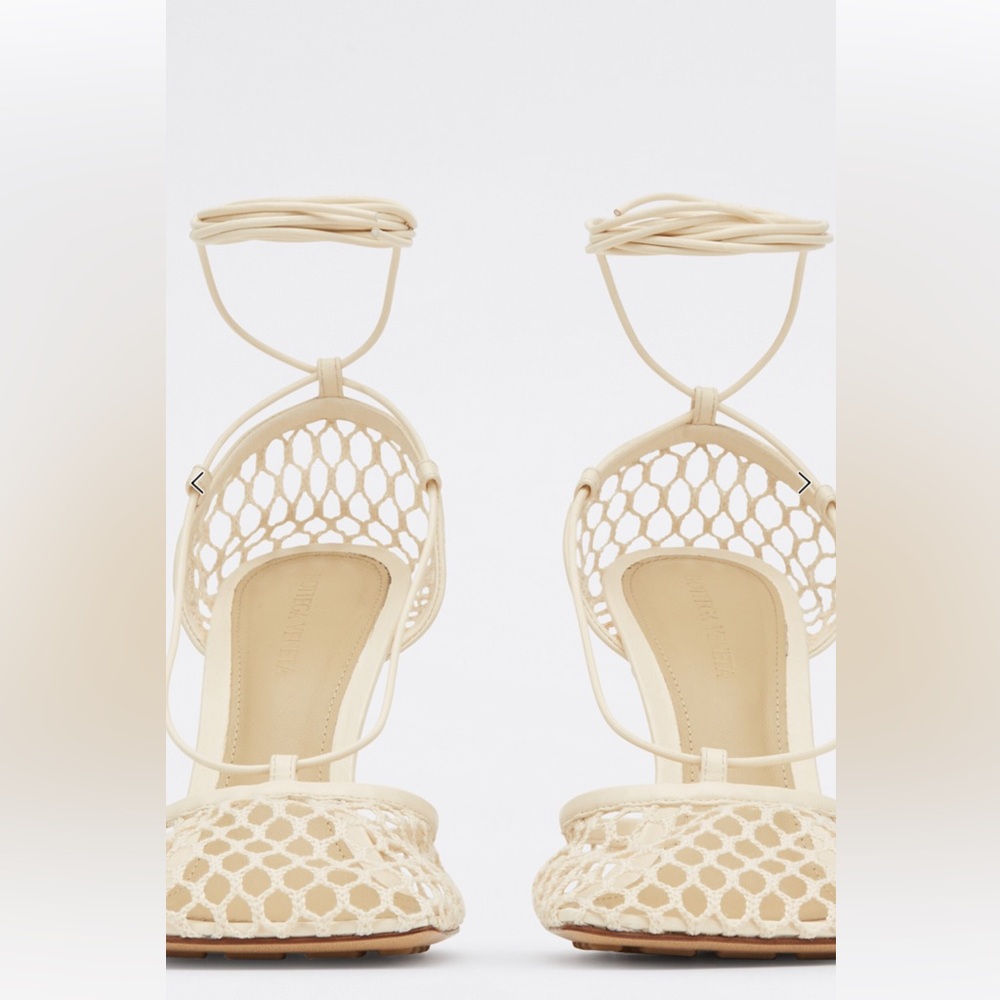 Bottega Veneta 100% authentic Stretch Lace Up Sandal in Toile Size 9
